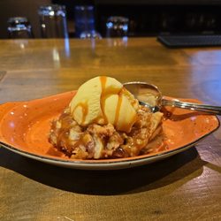 Kelseys Original Roadhouse - Seasonal fruit cobbler