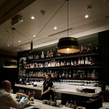 Verse - The bar area. - Seafood Near Me - Toluca Lake, California Verse - The bar area. - Seafood Near Me - Toluca Lake, California