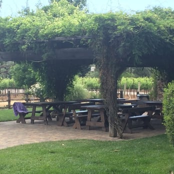 Dutcher Crossing Winery - Backyard for picnics - Wineries Near Me - Geyserville, California