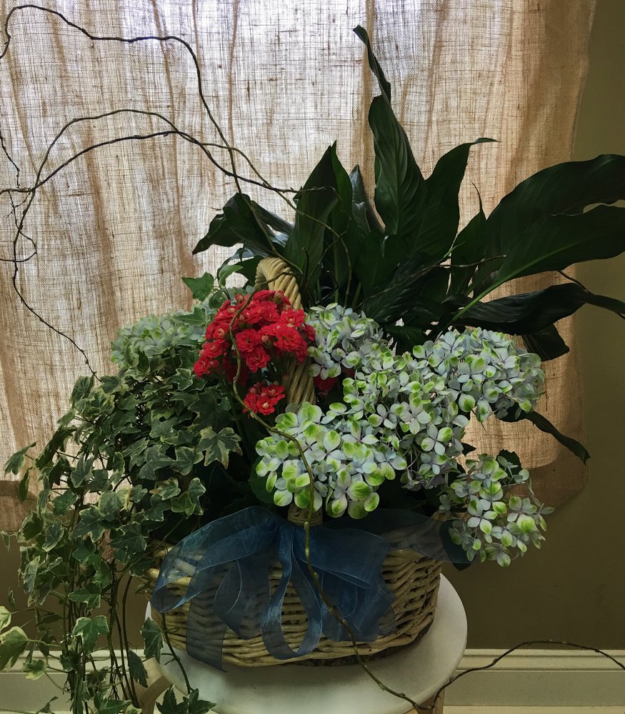 KAYTLIN HANSON BLUE VIOLET FLORIST Nashville, Tennessee Floral