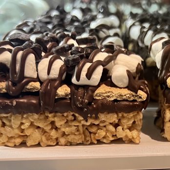 Candy Palace and Candy Kitchen - S'mores Rice Krispies Treat - Candy Stores Near Me - Anaheim, California Candy Palace and Candy Kitchen - S'mores Rice Krispies Treat - Candy Stores Near Me - Anaheim, California
