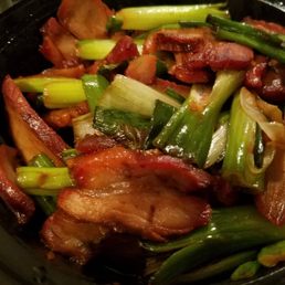 Roast pork stir-fried with scallions