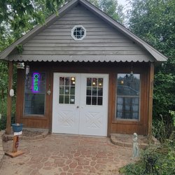 Vine-N-Berry Winery - Entrance to Winery (house-like place)