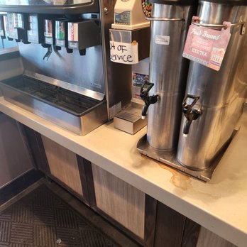 El Pollo Loco - Drink area isn't wiped down - Mexican Near Me - La Canada, California