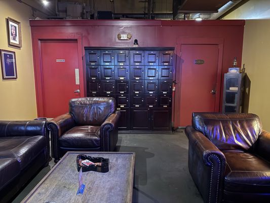 Highland Cigar Company by null