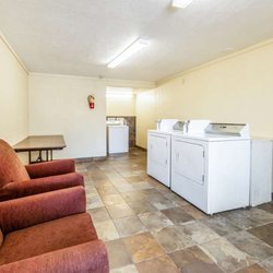 Motel 6 - M Laundry