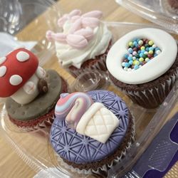 Mia Cake House - Activity