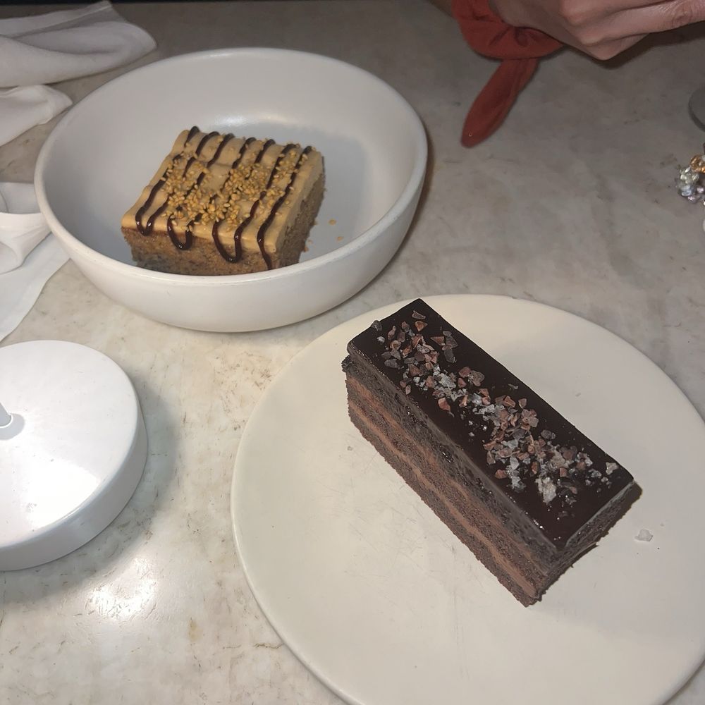 Este - Banana Bread and Chocolate Layer Cake $12-$14 (they were alright , would not get again) - Seafood Near Me - Austin, Texas