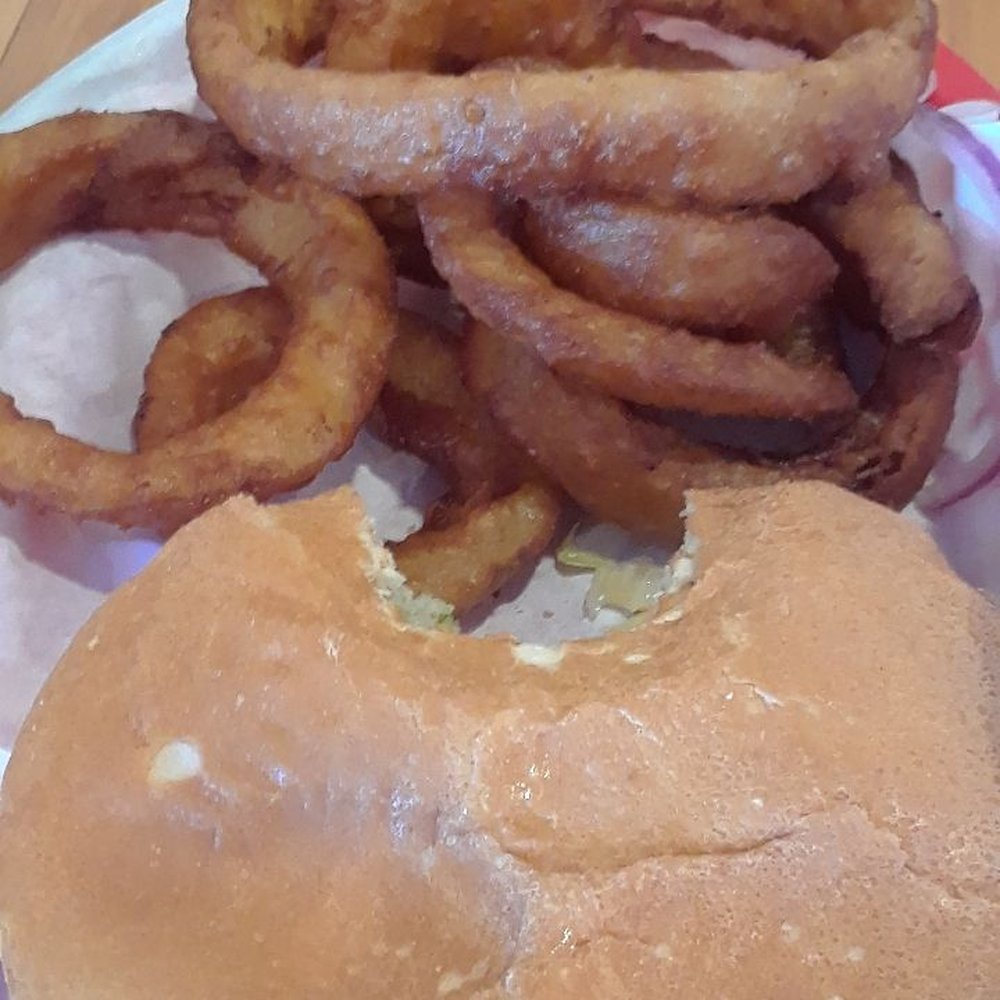 Father & Sons Grill - Mighty cheeseburger with beer battered onion rings - American Near Me - El Campo, Texas Father & Sons Grill - Mighty cheeseburger with beer battered onion rings - American Near Me - El Campo, Texas