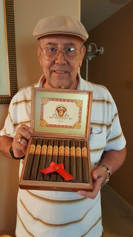 Lucas Pipe & Tobacco