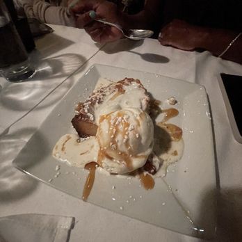 Charley's Steak House - Butter cake - Seafood Near Me - Tampa, Florida