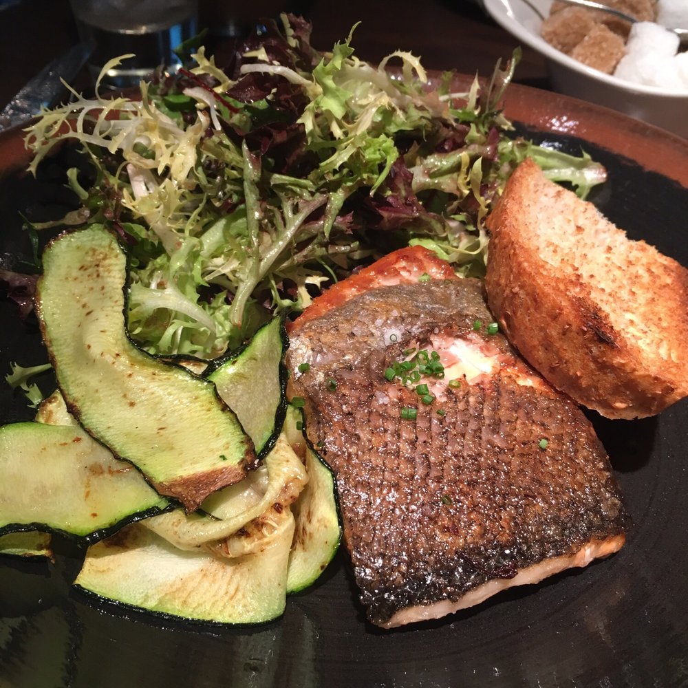La Madame - Ensalada with salmon. This is the "bikini" option but still substantial! - Spanish Near Me - Donostia / San Sebastián, SS La Madame - Ensalada with salmon. This is the "bikini" option but still substantial! - Spanish Near Me - Donostia / San Sebastián, SS