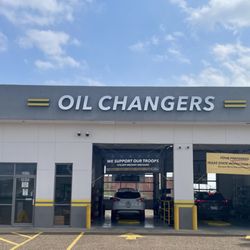 Oil Changers - Oil Changers in Mcallen offers 15 minute stay in your car oil changes.