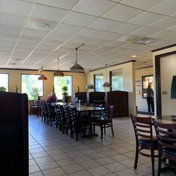 Pizza King - Dining room .... come on in!