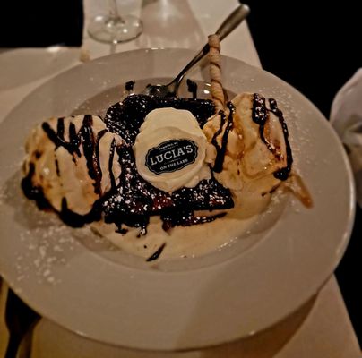 Lucia's On The Lake by null