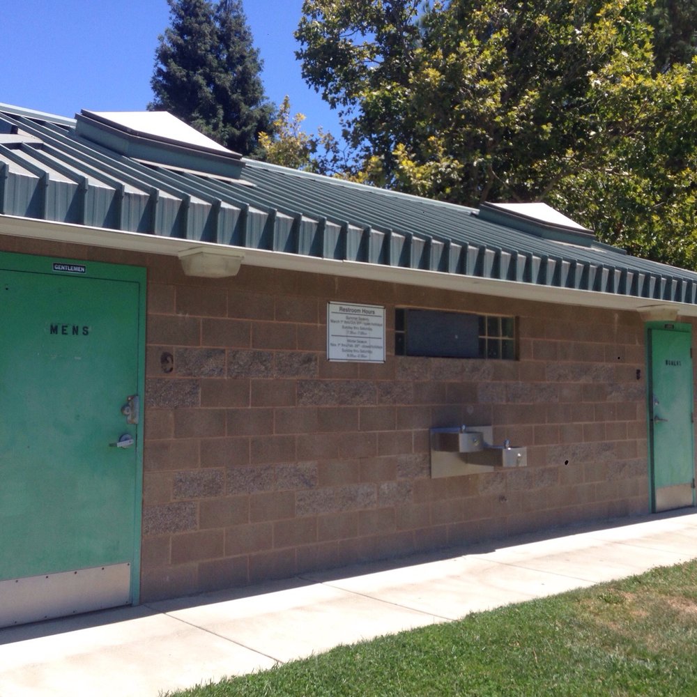 Linden Park - Bathrooms and H2O fountain - Parks Near Me - West Sacramento, California Linden Park - Bathrooms and H2O fountain - Parks Near Me - West Sacramento, California