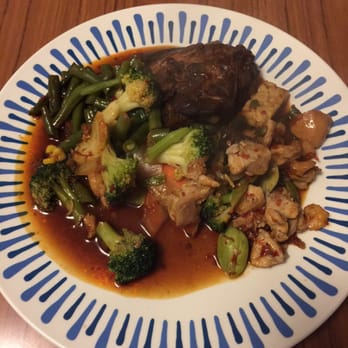 Toko Nina - Lekker mee naar huis genomen. Kip, hete boontjes, broccoli en kopstukken met garnalen. Yum! - Indonesian Near Me - Haarlem, New Hampshire
