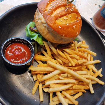 Hail Fellow Well Met - Burger. - Cafes Near Me - Springdale, Arkansas