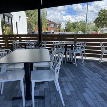 Fla Juice & Bowl - Outside seating - Juice Bars & Smoothies Near Me - Jacksonville, Florida