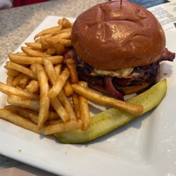 Bridges Bar & Grill - Viking burger
