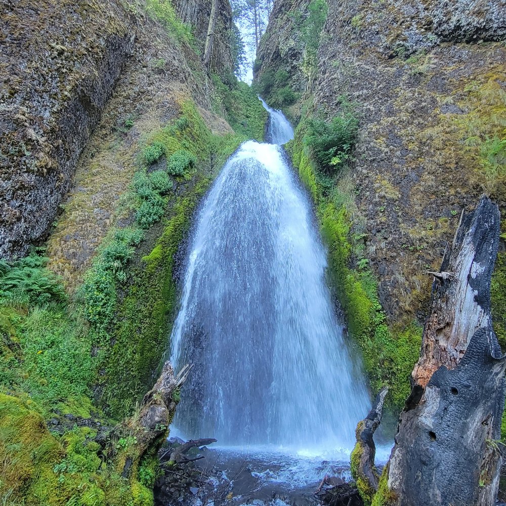 Multnomah Falls - Hiking Near Me - Bridal Veil, Oregon Multnomah Falls - Hiking Near Me - Bridal Veil, Oregon