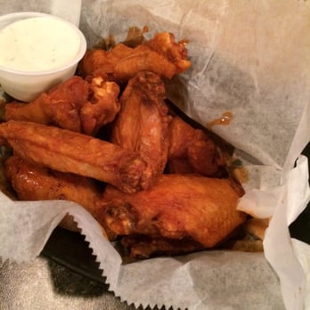 Buffalo Bobs Restaurant - Traditional hot wings - American Near Me - Florence, Kentucky