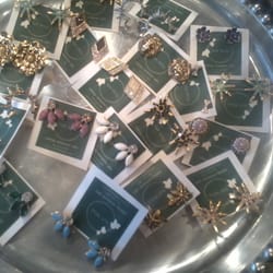 Ivy Hill - Tray o' earrings