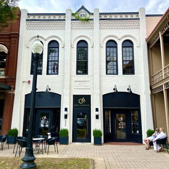 ONYX + ALABASTER - a building with a clock on it - Interior Design Near Me - Franklin, Tennessee ONYX + ALABASTER - a building with a clock on it - Interior Design Near Me - Franklin, Tennessee