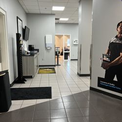 University Volkswagen Mazda - Dealership