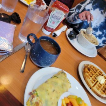 Cactus Trails Cafe - Corned beef hash breakfast, oatmeal and veggie omlette - Breakfast & Brunch Near Me - Twentynine Palms, California