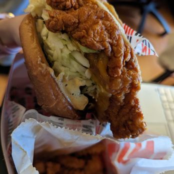 Howlin' Ray's - Mild chicken sandwich with shake fries delivery - Southern Near Me - Pasadena, California Howlin' Ray's - Mild chicken sandwich with shake fries delivery - Southern Near Me - Pasadena, California