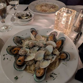 Sammy G's Tuscan Grill - Linguine with clam and scallops - Tuscan Near Me - Palm Springs, California Sammy G's Tuscan Grill - Linguine with clam and scallops - Tuscan Near Me - Palm Springs, California