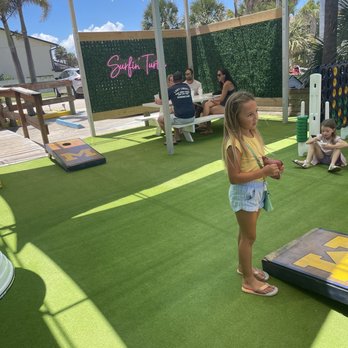 Surfin' Turtle Ice Cream Shoppe - Outdoor patio - Ice Cream & Frozen Yogurt Near Me - Satellite Beach, Florida