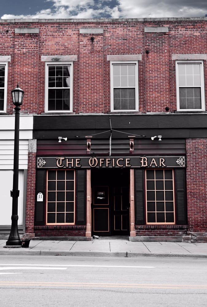 OFFICE BAR Updated September 2024 11 Whittlesey Ave, Norwalk, Ohio