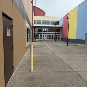 Cinemark Orlando and XD - Cinema Near Me - Orlando, Florida