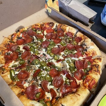 Valeo's Pizza - Hand tossed crust with pepperoni, mushrooms, and jalapeños - Pizza Near Me - Kenosha, Wisconsin Valeo's Pizza - Hand tossed crust with pepperoni, mushrooms, and jalapeños - Pizza Near Me - Kenosha, Wisconsin