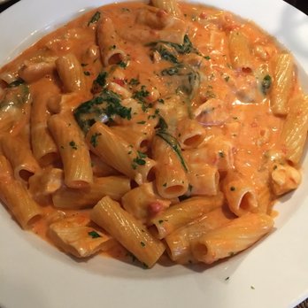 Il Trio Restaurant - Pasta dish with chicken and spinach - Pizza Near Me - Nesconset, New York