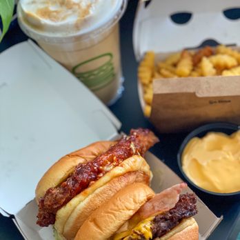 Shake Shack 6201 Hollywood - Hollywood & Gower - IG: @foodfeasters - Burgers Near Me - Los Angeles, California