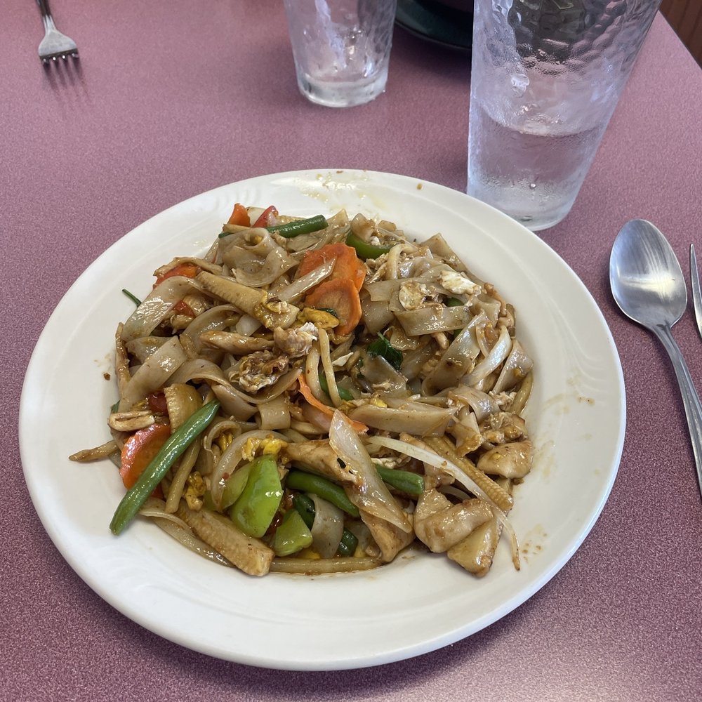 Thai Orchid Restaurant - Drunken noodles with chicken. - Thai Near Me - Saint Louis, Missouri Thai Orchid Restaurant - Drunken noodles with chicken. - Thai Near Me - Saint Louis, Missouri