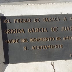 Monumento a la madre de Benito Juárez - Placa dedicada a la memoria de Brígida García