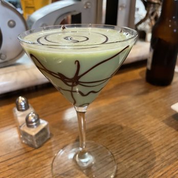 V Restaurant, Bistro & Bar - Cocktail special: Kentucky Girl Scout - New American Near Me - Murphys, California