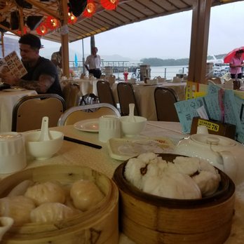 西貢全記海鮮酒家 - Outdoor eating area against the Sai Kung waterfront. Great for morning dim sum, even on a rainy day. - Seafood Near Me - Hong Kong, HK