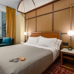 Canopy by Hilton Chicago Central Loop - Guest room