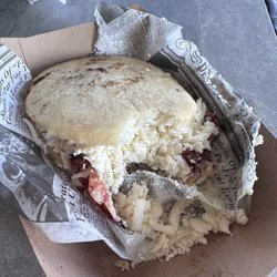 Mr Arepa - Arepa with ham and cheese