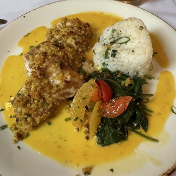 Merriman's - Macadamia nut crusted mahi - Hawaiian Near Me - Kamuela, Hawaii