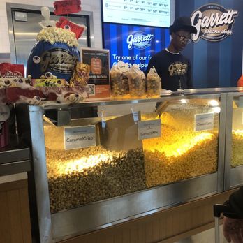 Garrett Popcorn Shops - Caramel and cheddar popcorn - Popcorn Shops Near Me - Chicago, Illinois
