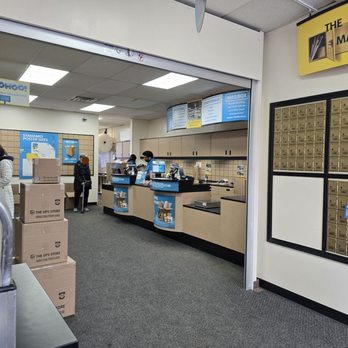 The UPS Store - Inside - Shipping Centers Near Me - Northbrook, Illinois