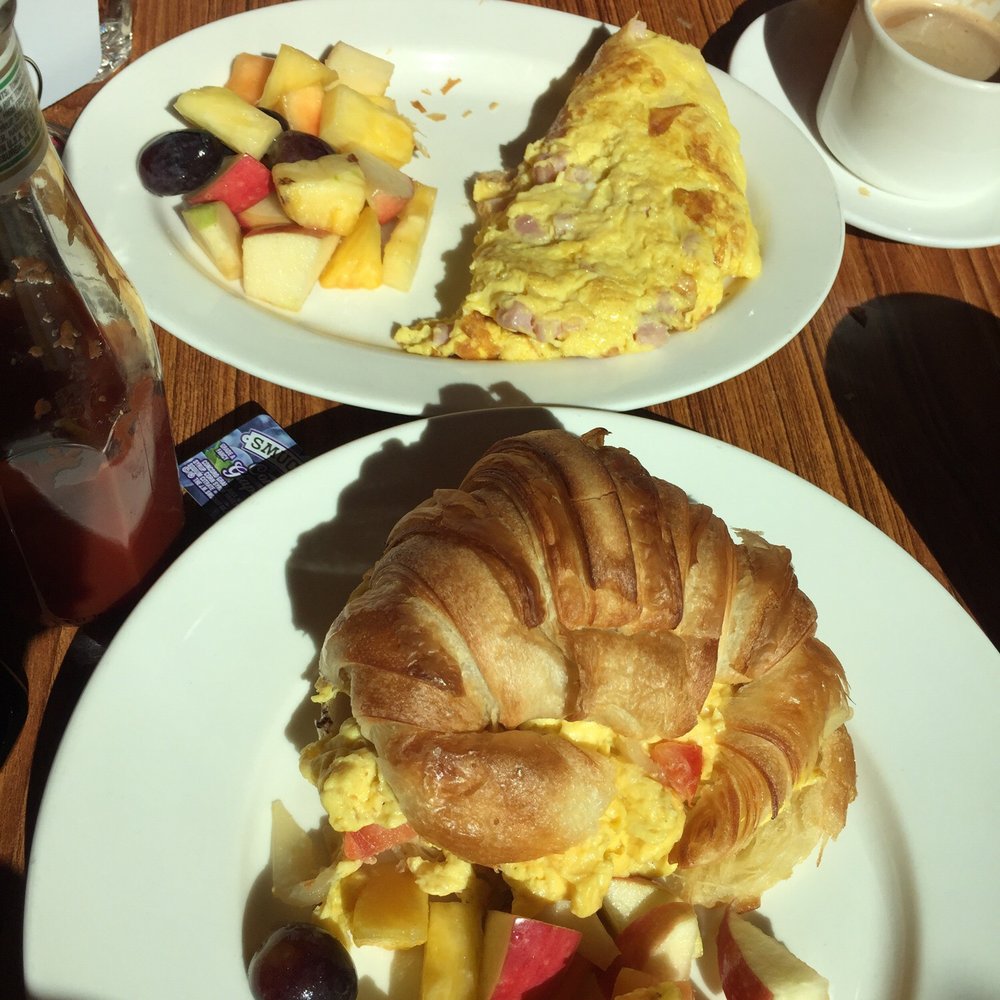 Le Coffee Shop - Breakfast sandwich and omelette - Breakfast & Brunch Near Me - Temecula, California Le Coffee Shop - Breakfast sandwich and omelette - Breakfast & Brunch Near Me - Temecula, California