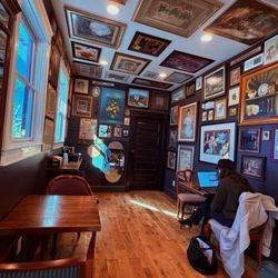 Fresh Pots - Another interior room with amazing gallery wall