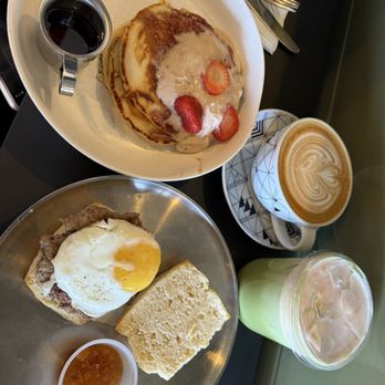 Blacksmith - Strawberry pancakes and sausage biscuit, latte and guava (birds of paradise) matcha - Coffee & Tea Near Me - Houston, Texas Blacksmith - Strawberry pancakes and sausage biscuit, latte and guava (birds of paradise) matcha - Coffee & Tea Near Me - Houston, Texas